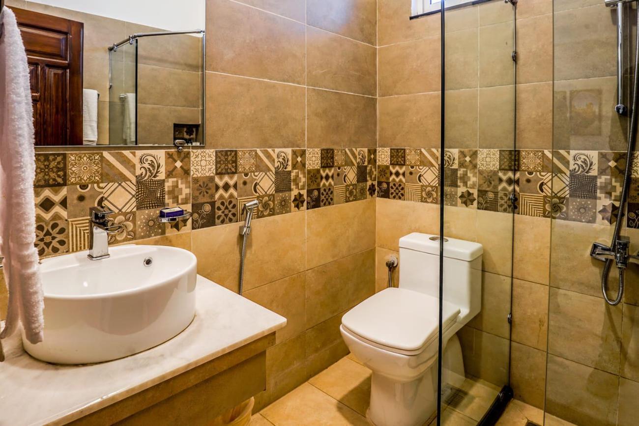 Roomy Crossroads Hotel, Пешавар Екстериор снимка